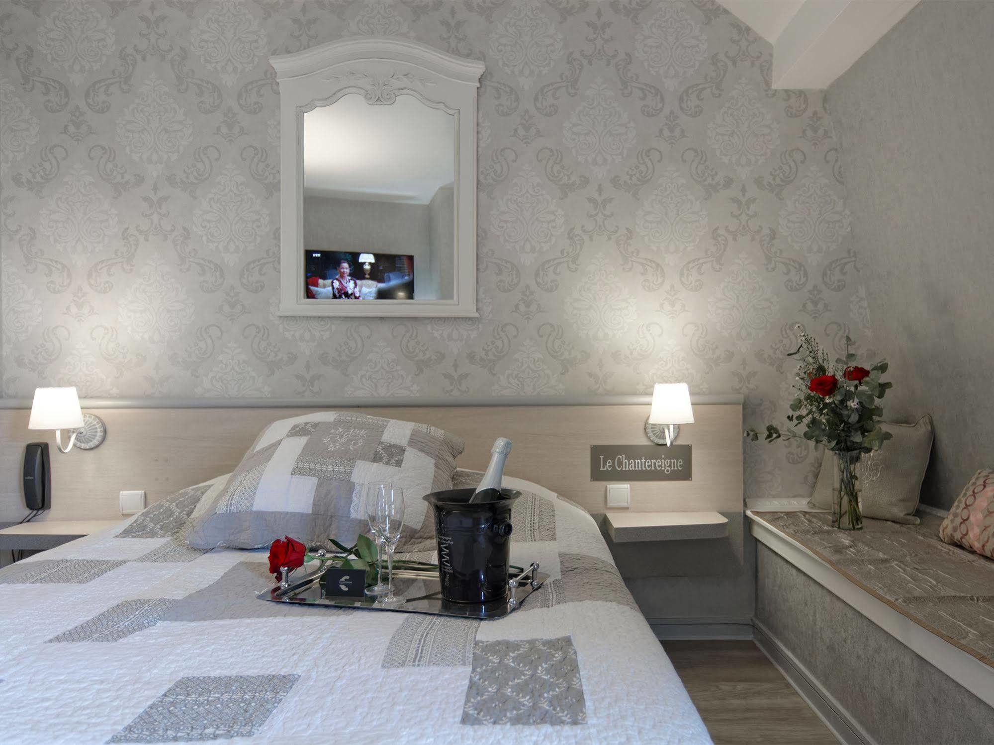 Hotel Le Chantereigne Les Noes-pres-Troyes Exterior foto